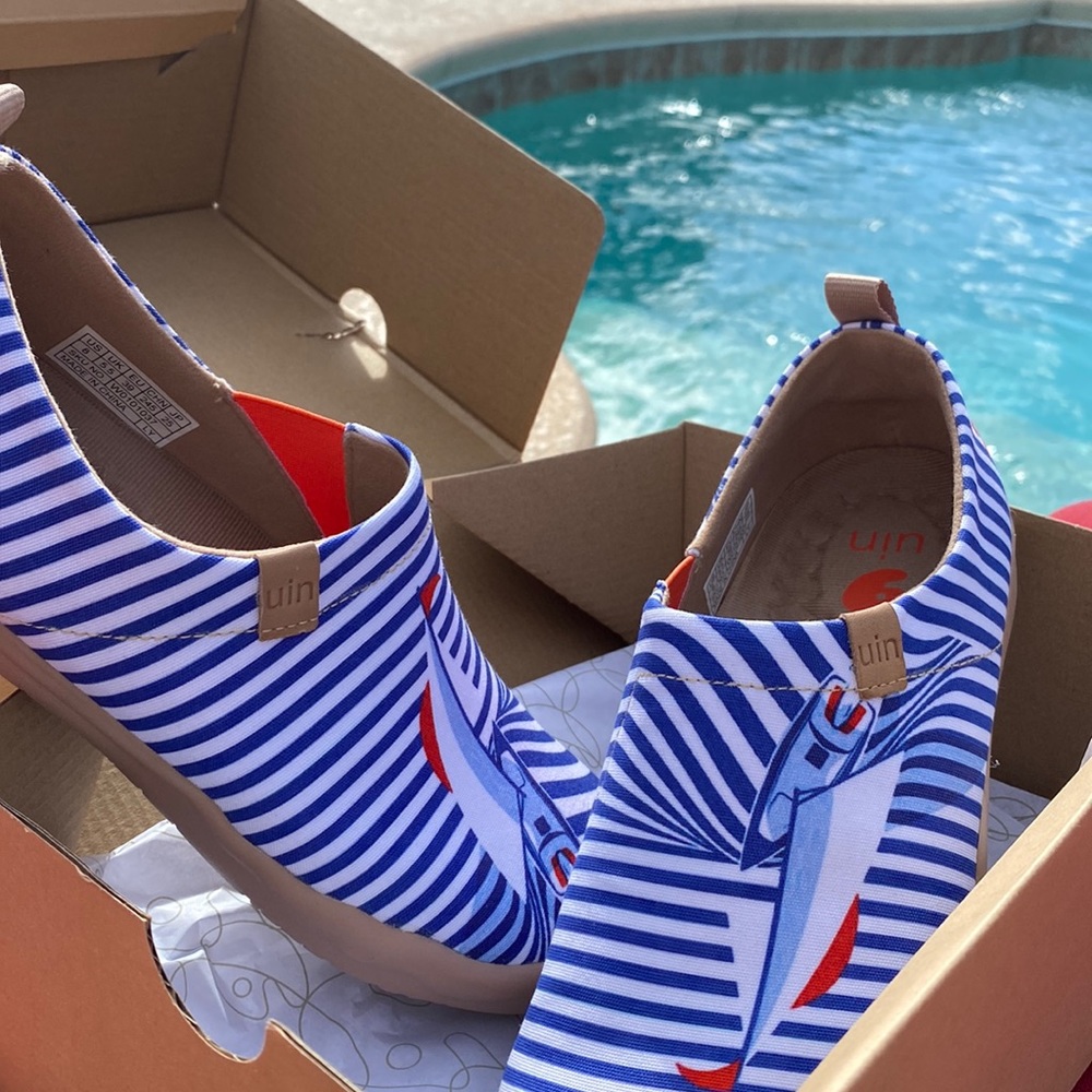 Come sail away in these super comfy walking shoes! Brand new never worn!